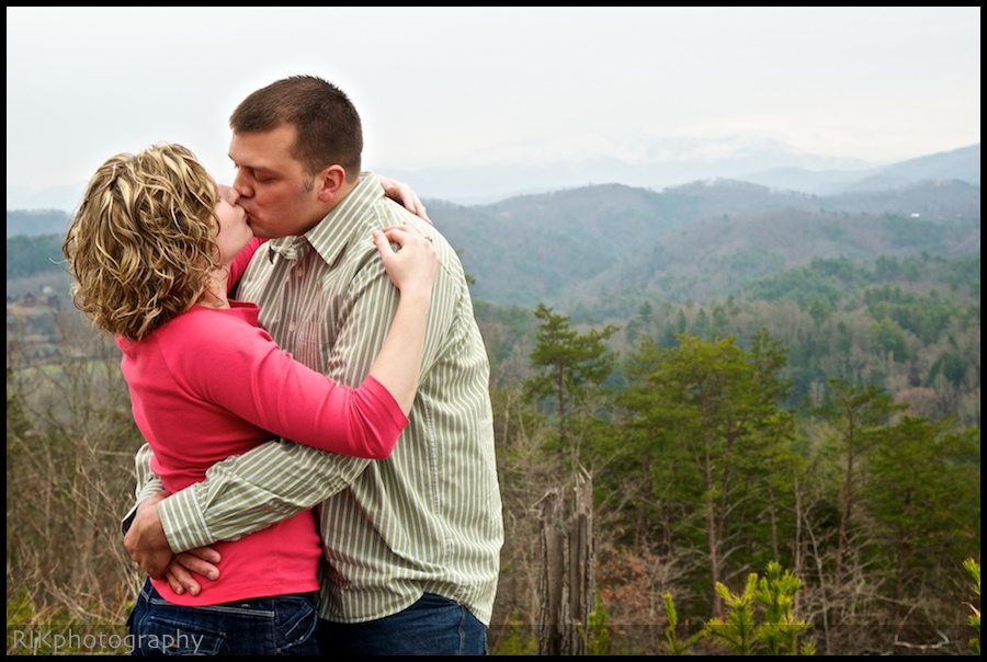 couple kissing in the mountains